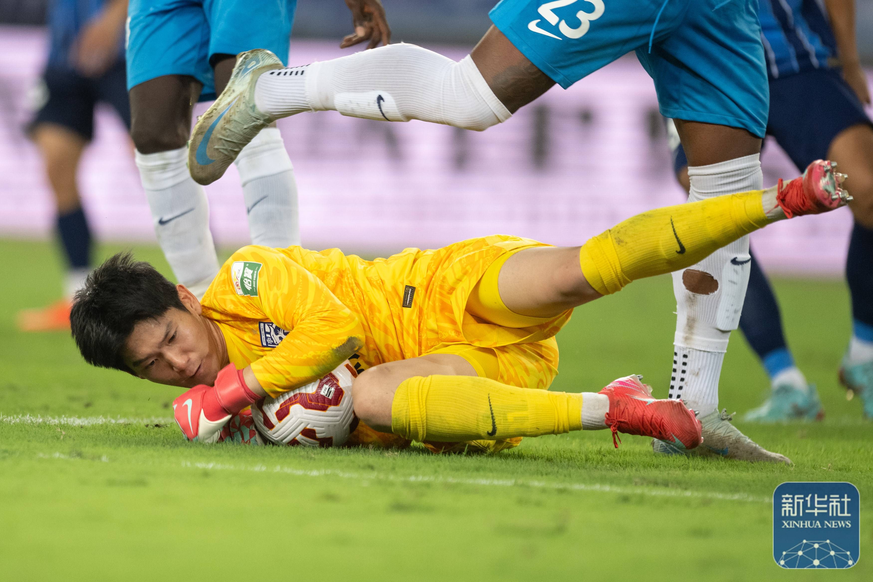 通过积极的 通过积极的